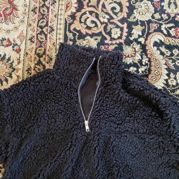 Cropped teddy style sweater - Picture 2 of 3